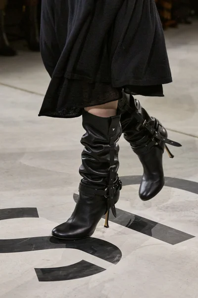 Look 150